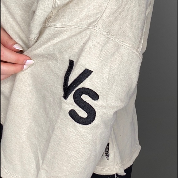 Victoria’s Secret Cropped Shirt Size L - Picture 4 of 4